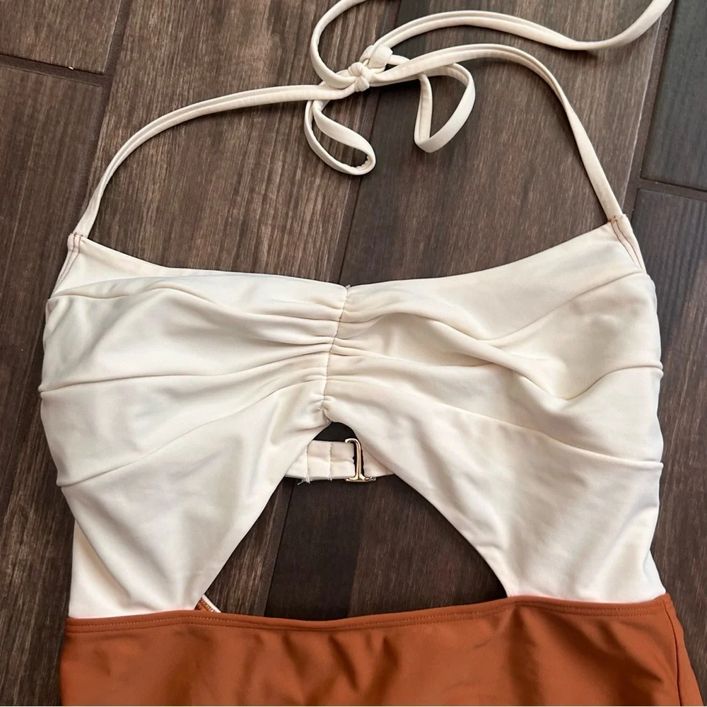 Raising Wild Erika Cut Out One Piece Swimsuit in Ivory/Rust Orange Sz M